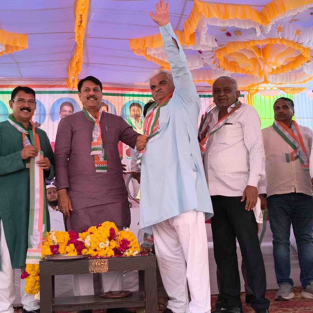 વડગામમાં 60 લોકો કોંગ્રેસમાં જોડાયા:સ્થાનિક સ્વરાજ્ય ચૂંટણી પહેલા જન વિશ્વાસ સંમેલન યોજાયું