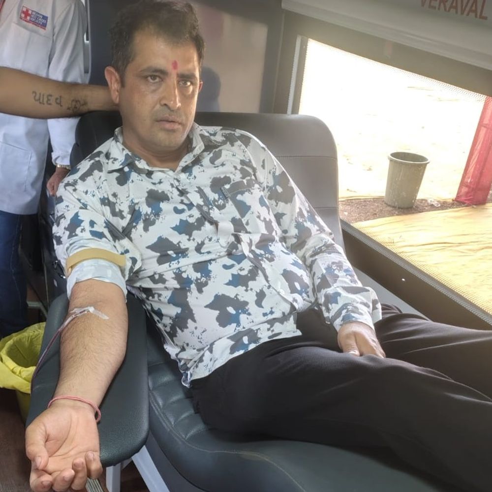 લોઢવા ગામે ભક્તિ અને સેવા નો અનોખો સંગમ:શ્રીમદ ભાગવત સપ્તાહ દરમિયાન બ્લડ ડોનેશન કેમ્પ: માનવ સેવા તરફ પ્રેરણાદાયક પહેલ