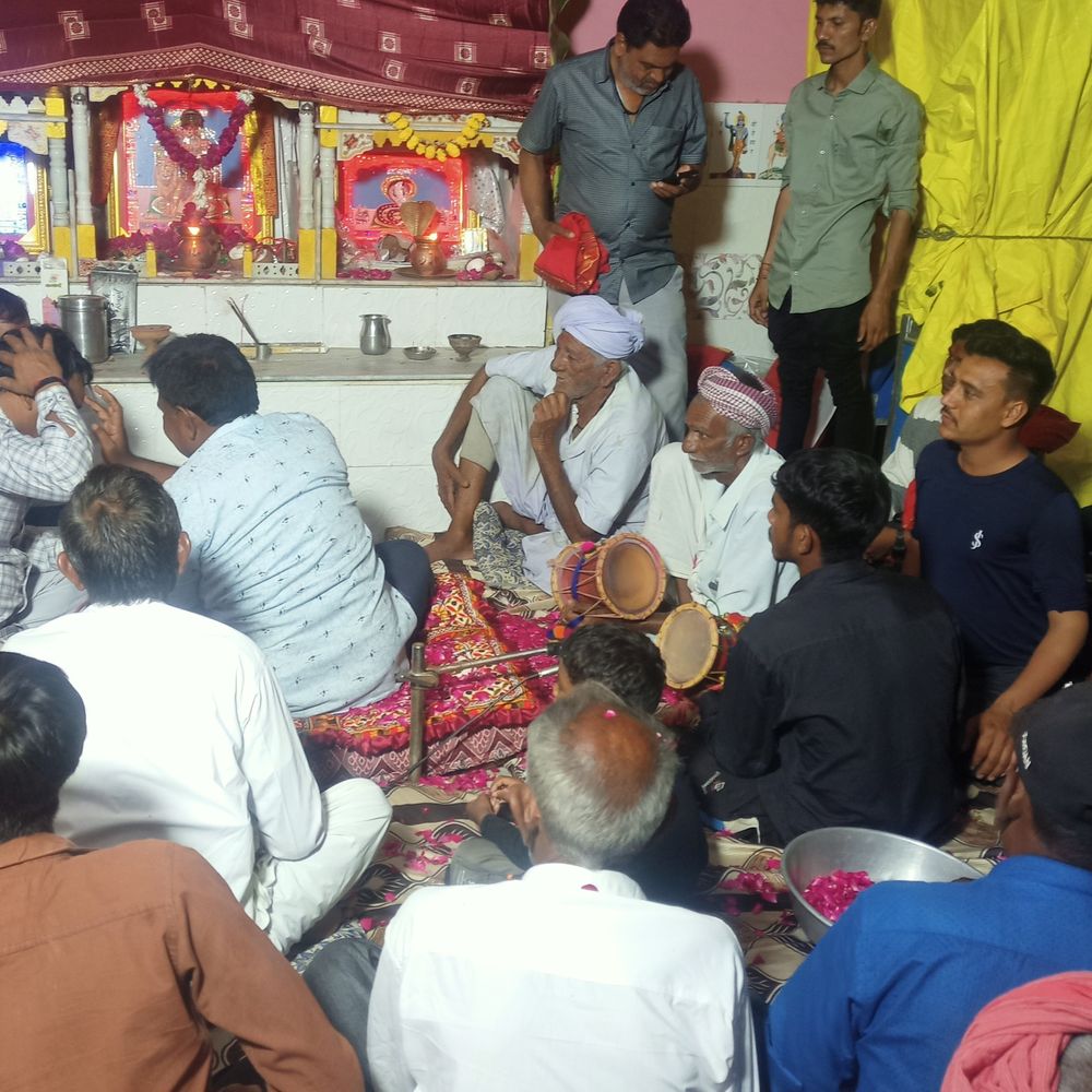 ચંદ્રુમાણા ગામે ચામુંડા માતાની રમેલ યોજાઈ:ઠાકોર પરિવારે આયોજિત કરી, ભુવાજીએ આશીર્વાદ આપ્યા