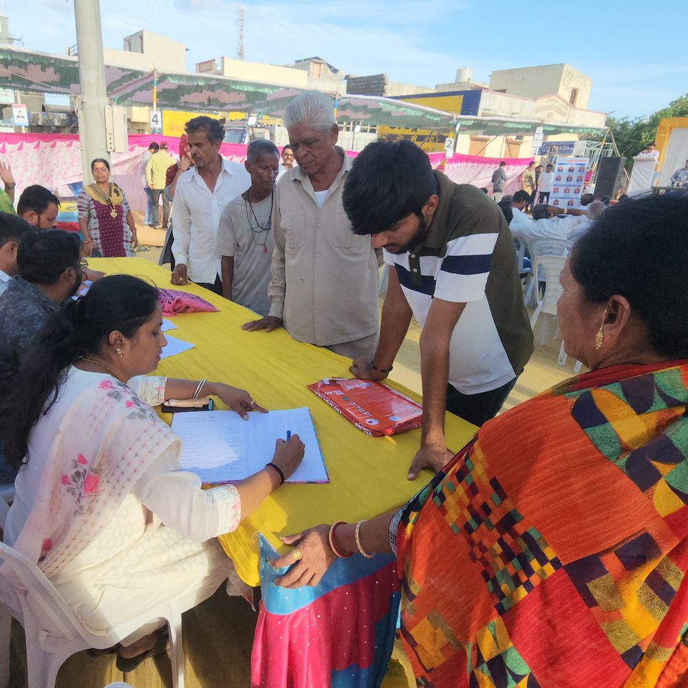 ભાલકા-ભાલપરામાં ધારાસભ્ય વિમલ ચુડાસમાનો સર્વ રોગ કેમ્પ:નિષ્ણાત ડોક્ટરો દ્વારા મફત તપાસ, લેબ ટેસ્ટ અને દવાઓનું વિતરણ