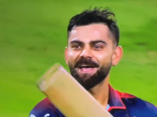 IPLની શરૂઆત: કોહલીની ધમાકેદાર બેટિંગ, RCBની જીત, અને અનુષ્કાને ફ્લાઇંગ કિસ સાથે એક જ વેન્યૂમાં ફિફ્ટીનો રેકોર્ડ.