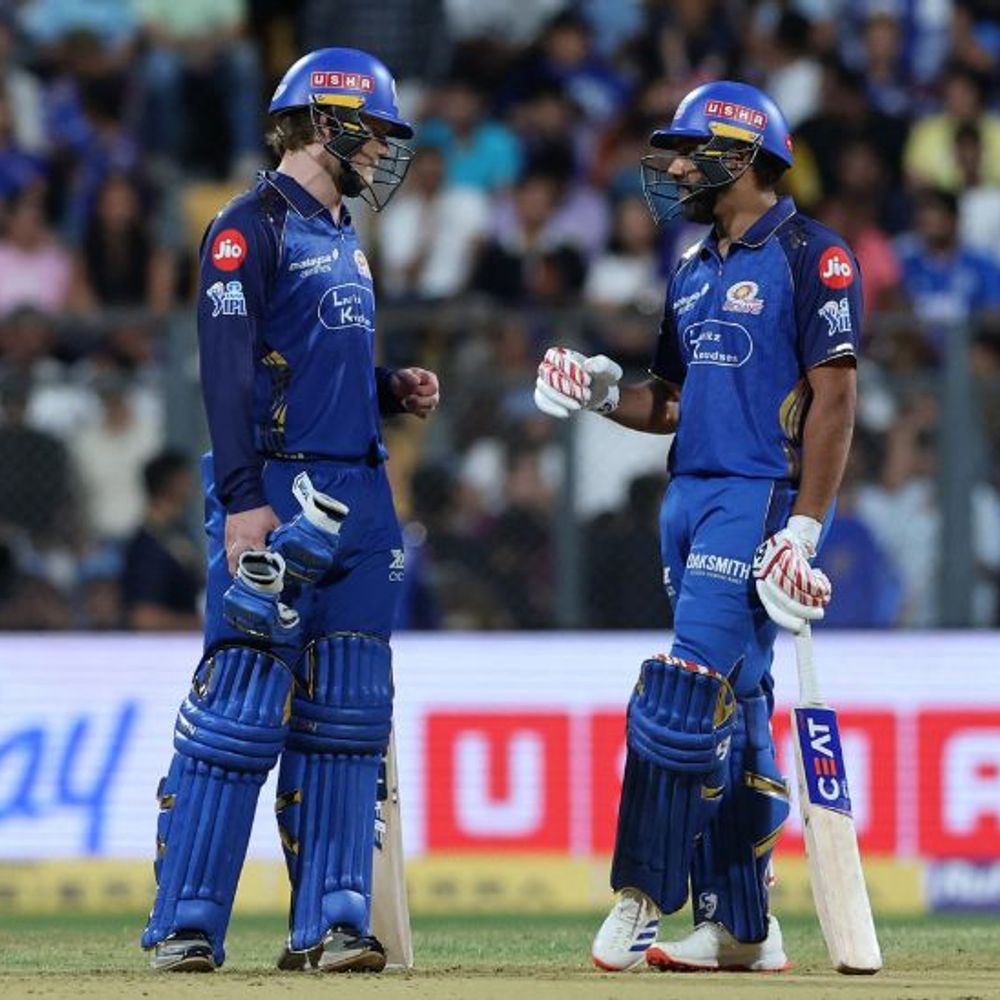 અનુકુલ રોયને પાછળ દોડીને જબરદસ્ત કેચ:રોહિત શર્મા 78 રન બનાવીને આઉટ, વૈભવ અરોરાએ 148 રનની ઓપનિંગ પાર્ટનરશીપ તોડી