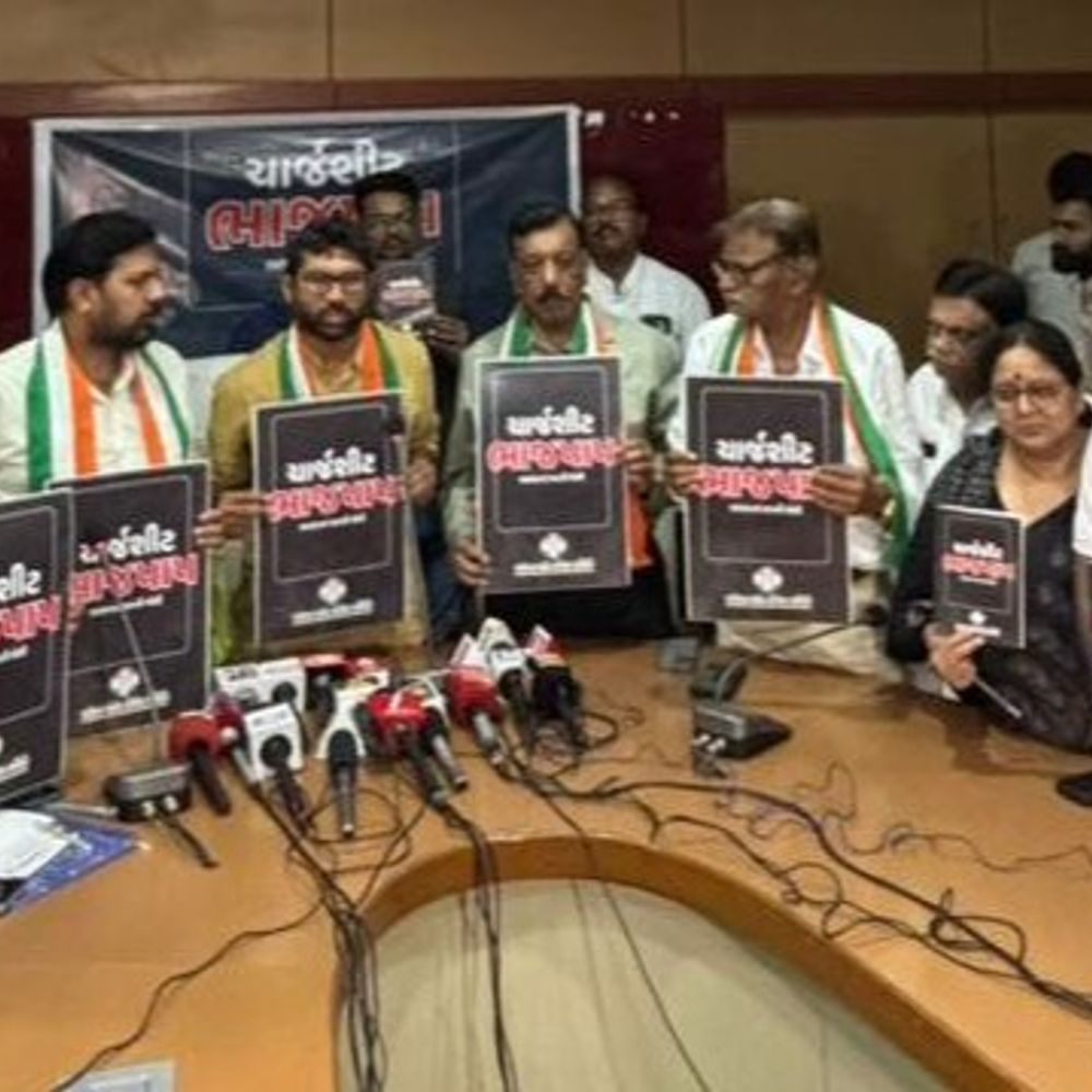 જીગ્નેશ મેવાણી ભાજપ સામે ચાર્જશીટ રજૂ કરી:કહ્યું: વડોદરાની સાંસ્કૃતિકનગરી, કલાનગરી છાપને બટ્ટો લગાવવાનું કામ ભાજપના કેમ્પમાં બેઠેલા રામના નકલી ભક્તોએ કર્યું છે. વડોદરાને ભાજપે બદનામ કરી નાખ્યું છે.