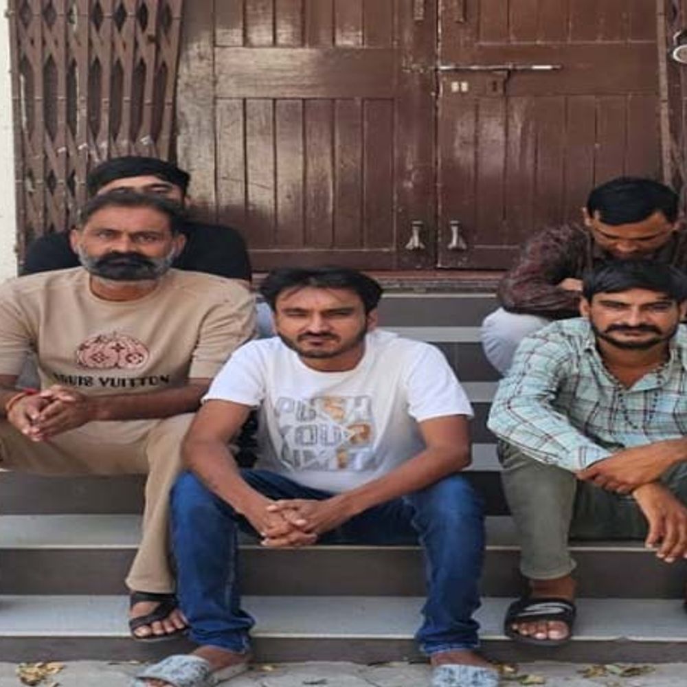 જુગારધામ પર દરોડો:મહેન્દ્રનગરમાં મકાનમાં ચાલતું હતું ‎જુગારધામ, પાંચની અટકાયત કરાઇ‎