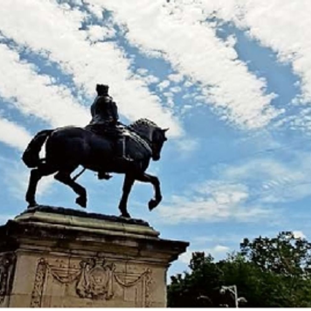 વેધર રિપોર્ટ: શહેરમાં વાતાવરણ બદલાયું, આકાશમાં 'ઓલ્ટોક્યુમ્યુલસ' વાદળો રચાયા.