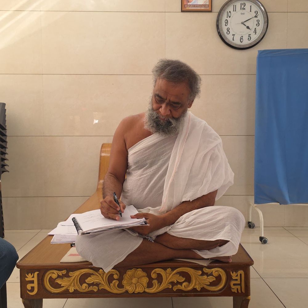 'એકપણ બહેનને કંઈ થશે તો જવાબદાર સાગરચંદ્ર મહારાજ રહેશે':જૈન મુનિનો વિરોધ કરતી મહિલાઓને અજાણ્યા નંબરથી ધમકી મળ્યાનો આક્ષેપ; વિરોધ અંગે મુનિએ કહ્યું- બધું જ ડ્રામાબાજી છે