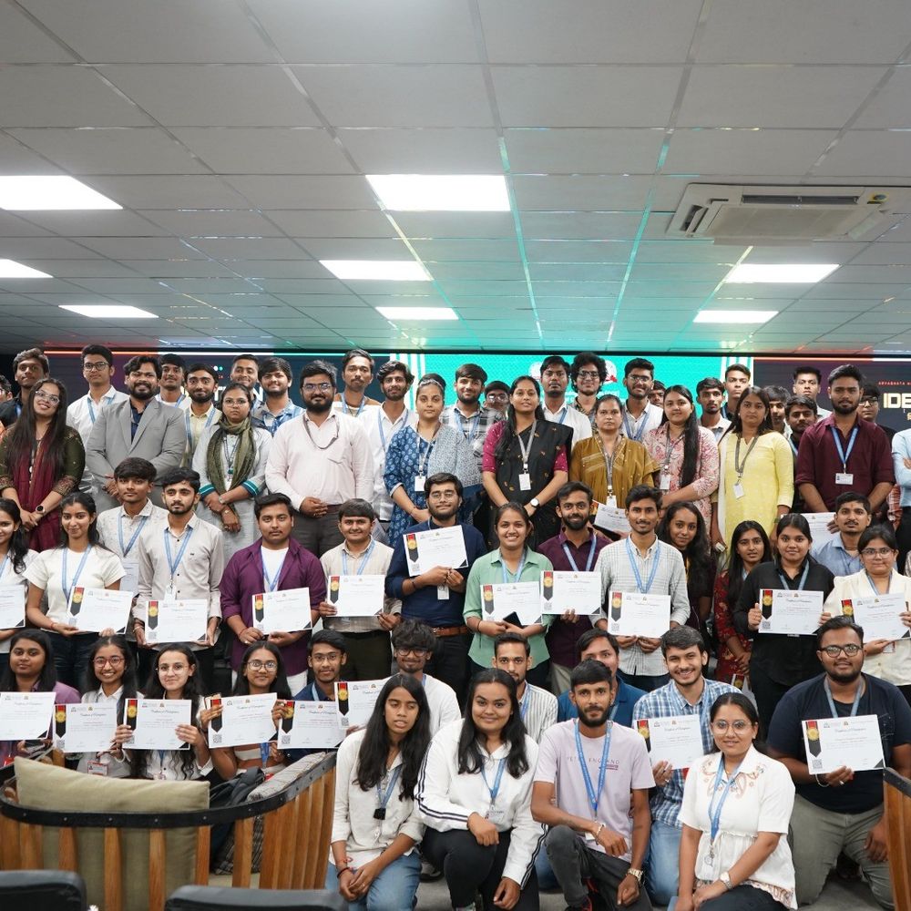સિલ્વર ઓક યુનિવર્સિટીમાં ‘આઇડિયાથોન-વિકસિત ભારત 2047’ સંપન્ન:વિદ્યાર્થીઓએ ટેકનોલોજીથી સામાજિક સમસ્યાઓના ઉકેલો રજૂ કર્યા