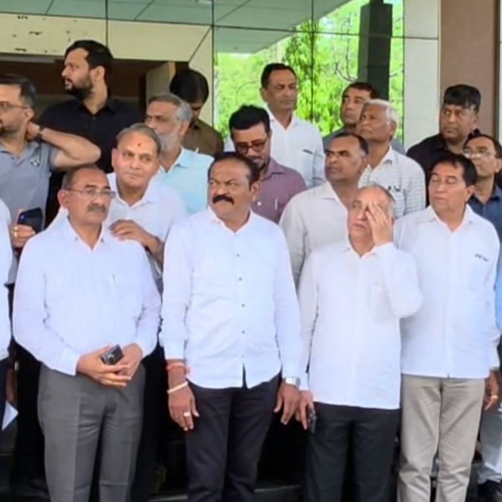 GPCBની લાલિયાવાડીનો ભોગ બનતું અંકલેશ્વરનું ઉદ્યોગ જગત:100 કરોડનો સીઈટીપી પ્રોજેક્ટ સરકારી મંજૂરીના ચક્રવ્યૂહમાં ફસાયો, ધરણા યોજી ઉધોગકારોની રજૂઆત