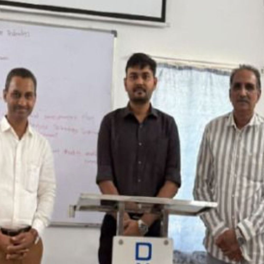 નાયબ કલેક્ટરે પાટણમાં સ્પર્ધાત્મક પરીક્ષાના ઉમેદવારોને માર્ગદર્શન આપ્યું:સફળતાના મંત્રો અને આયોજનબદ્ધ તૈયારી અંગે કરાયું માર્ગદર્શન