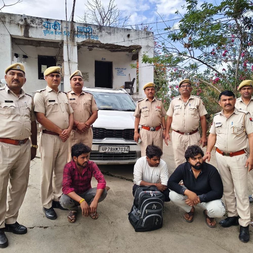 રાજસ્થાન-ગુજરાત બોર્ડર પરથી 20.40 કિલો ચરસ ઝડપાયું:છાપરી ચેકપોઇન્ટ પર રિકો પોલીસે લકઝરી કારમાં કરોડોનું ડ્રગ્સ ઝડપ્યું, 3 આરોપીની ધરપકડ