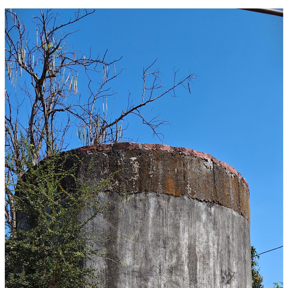 586 કરોડ પાણીમાં:નાનાપોંઢામાં પાણી યોજના નિષ્ફળ: 2 વર્ષથી ટાંકીમાં ટીપું યે પડ્યુ નથી, લોકો બોરના પાણી ઉપર નિર્ભર