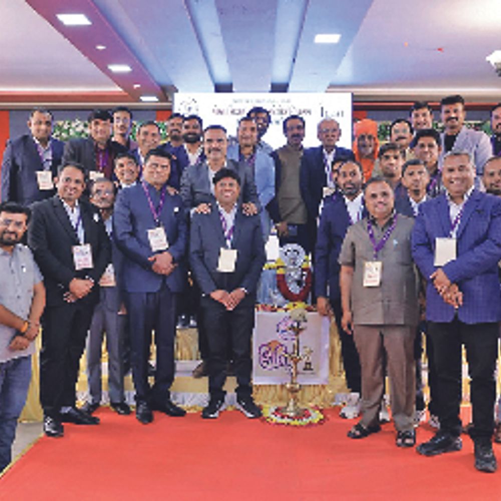 શિક્ષકોનું કરાયું સન્માન:બોટાદ જિલ્લાના 100 શિક્ષકનું શ્રેષ્ઠ શિક્ષક પ્રતિભા એવોર્ડથી ખાસ સન્માન