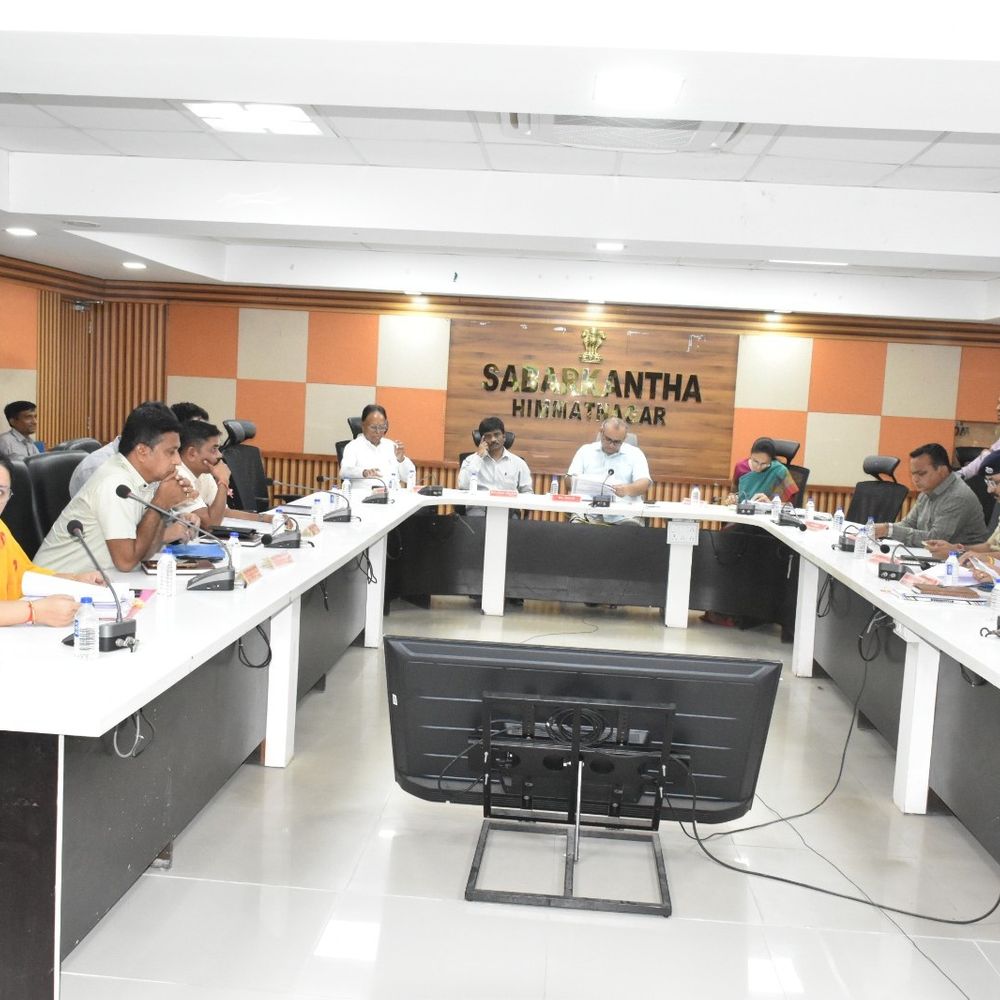 સાબરકાંઠા જિલ્લા સંકલન સમિતિની બેઠક યોજાઈ:જિલ્લા કલેક્ટરની અધ્યક્ષતામાં રોડ, ફ્લાયઓવર, સ્કૂલની ગ્રાન્ટ સહિત વિવિધ મુદ્દે ચર્ચા થઈ