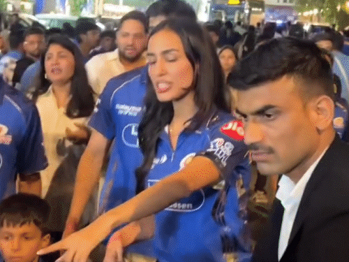 મેદાનમાં Hardik નો જલવો, બહાર Mahika નો દબદબો: Pandya ના દીકરા Agastya માટે પેપરાઝી પર ભડકી GF Mahika.