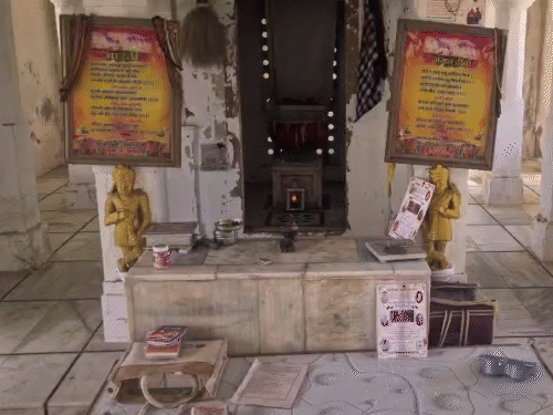 વઢવાણમાં મહાવીર સ્વામીના પગલાં: દિક્ષા બાદ પ્રથમ અહીં પધાર્યા.