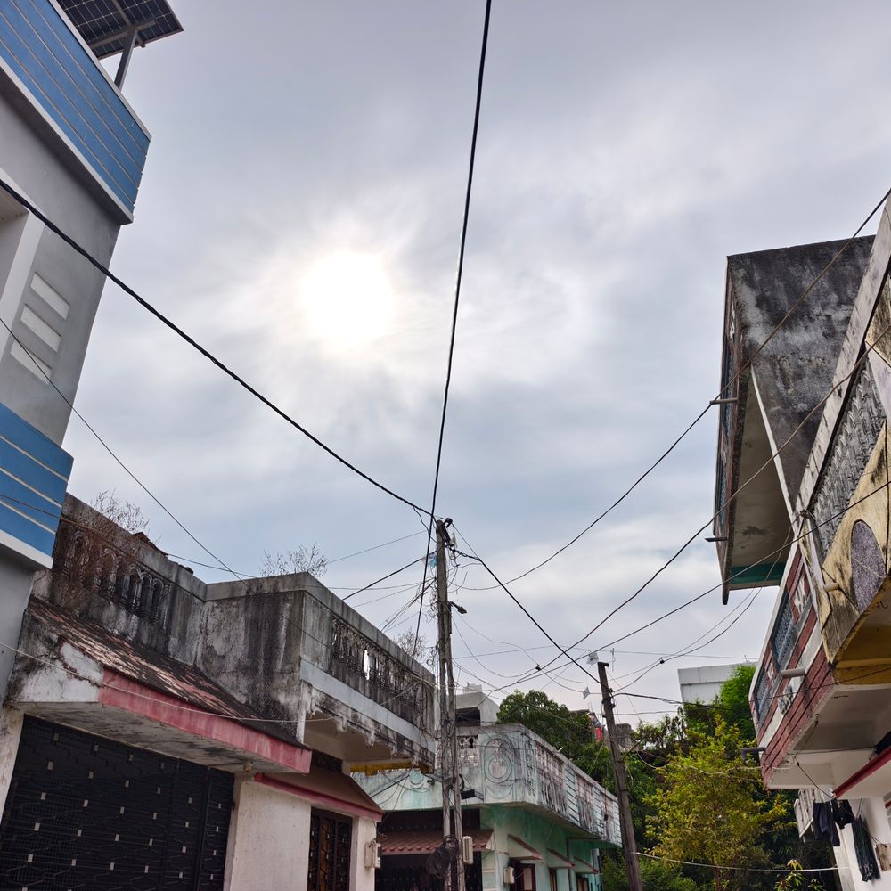 મહિસાગર જિલ્લાના વાતાવરણમાં પલટો:આકાશમાં વાદળો છવાયા, વરસાદની સંભાવનાને લઈ ખેડૂતોમાં ચિંતા વ્યાપી