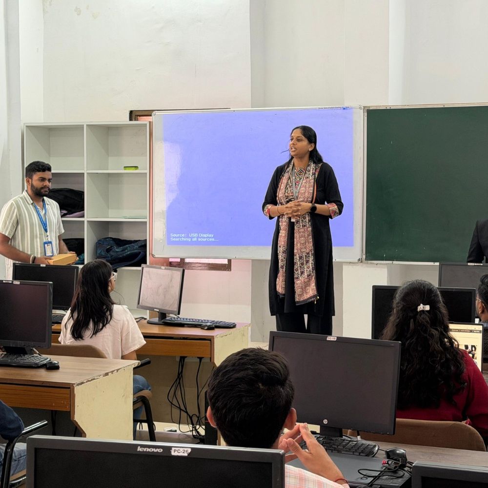 સિલ્વર ઓક યુનિવર્સિટીના 21 વિદ્યાર્થીઓને ઇન્ટર્નશિપ:સાયબર સુરક્ષા તાલીમ કાર્યક્રમ સફળતાપૂર્વક પૂર્ણ