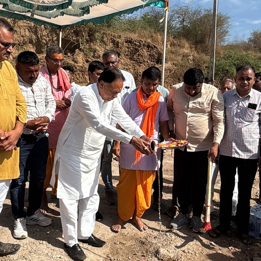 કટ્ટીધામ-સપ્તેશ્વરને જોડતા બ્રિજનું ખાતમુહૂર્ત:ડેભોલ નદી પર 13.99 કરોડના ખર્ચે મેજર બ્રિજ બનશે, ભક્તો અને સ્થાનિકોને અવરજવરમાં રાહત થશે