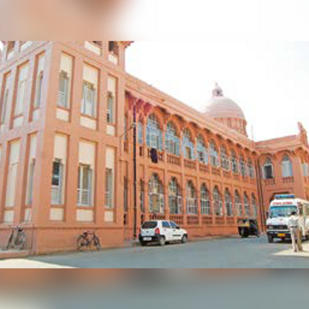 ઈજાગ્રસ્તો માટે ખુશીના સમાચાર: સર ટી. હોસ્પિટલમાં PM રાહત યોજના ઉપલબ્ધ, જે અકસ્માતોમાં મદદરૂપ થશે.