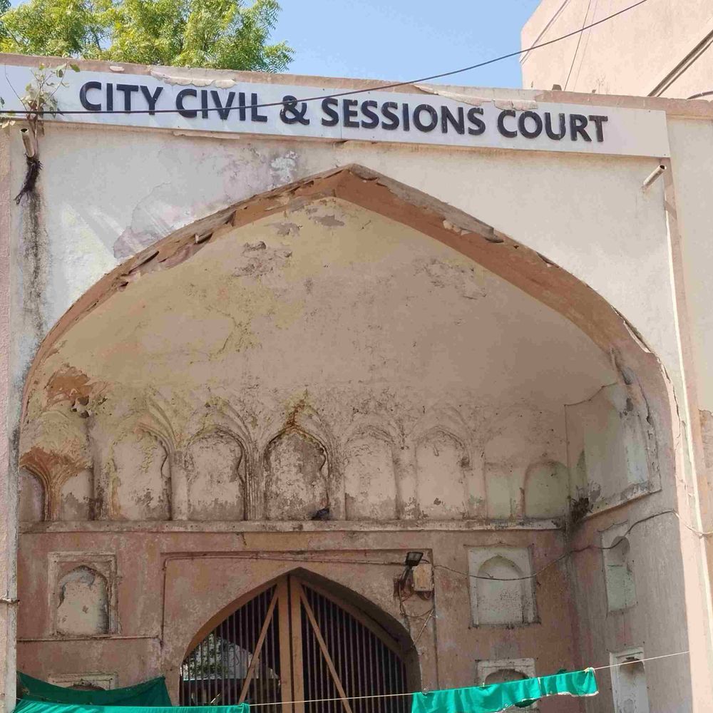 CBI કોર્ટે અપ્રમાણસર મિલકતના કેસમાં બે આરોપીઓને સજા ફટકારી:આવકવેરા વિભાગના તત્કાલીન અધિકારી અને તેમના પત્નીને 2 વર્ષની કેદ