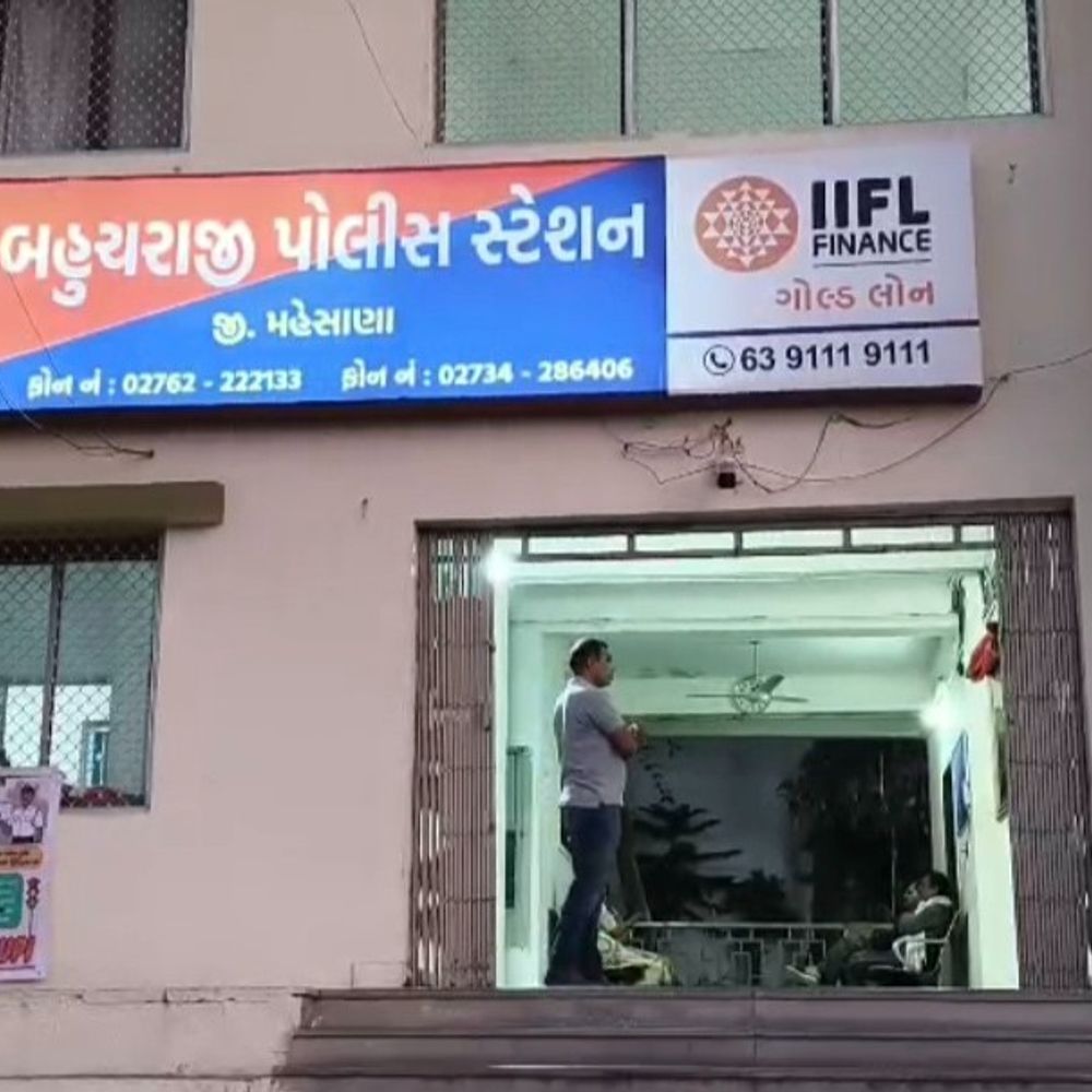 જાહેર માર્ગો પર ઢોરની અવરજવર પર પ્રતિબંધ:બેચરાજીમાં મેળાની ભડી વચ્ચે બજારમાં પશુઓ લઈને નીકળતા બે પશુપાલકો સામે ફરિયાદ