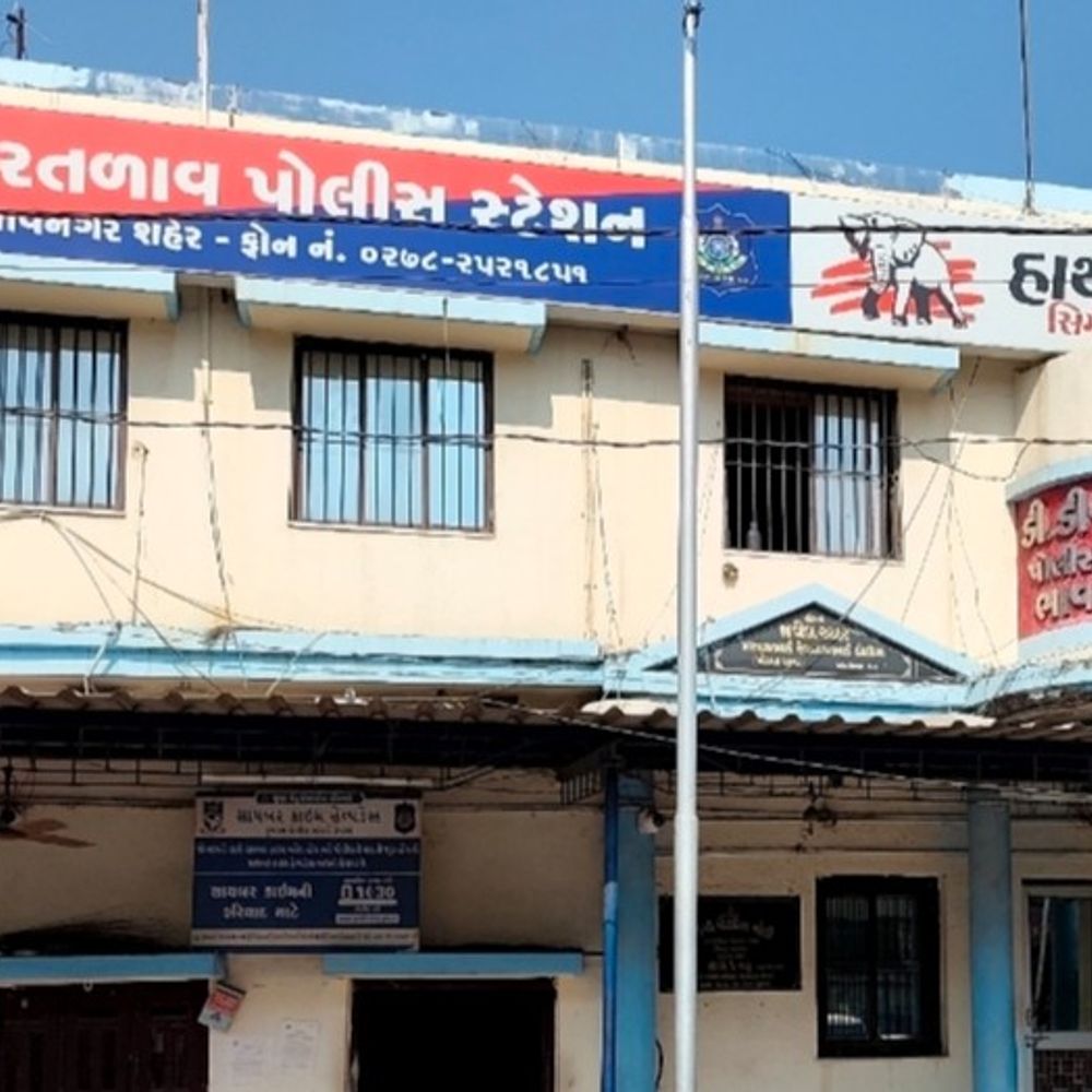 ઈન્દીરાનગરના યુવકે ટ્રેન નીચે ઝંપલાવી જીવન ટુંકાવ્યું:પત્નીને તેના પ્રેમીના માનસિક ત્રાસથી આપઘાત કર્યાની બે સામે ફરીયાદ નોંધાઈ