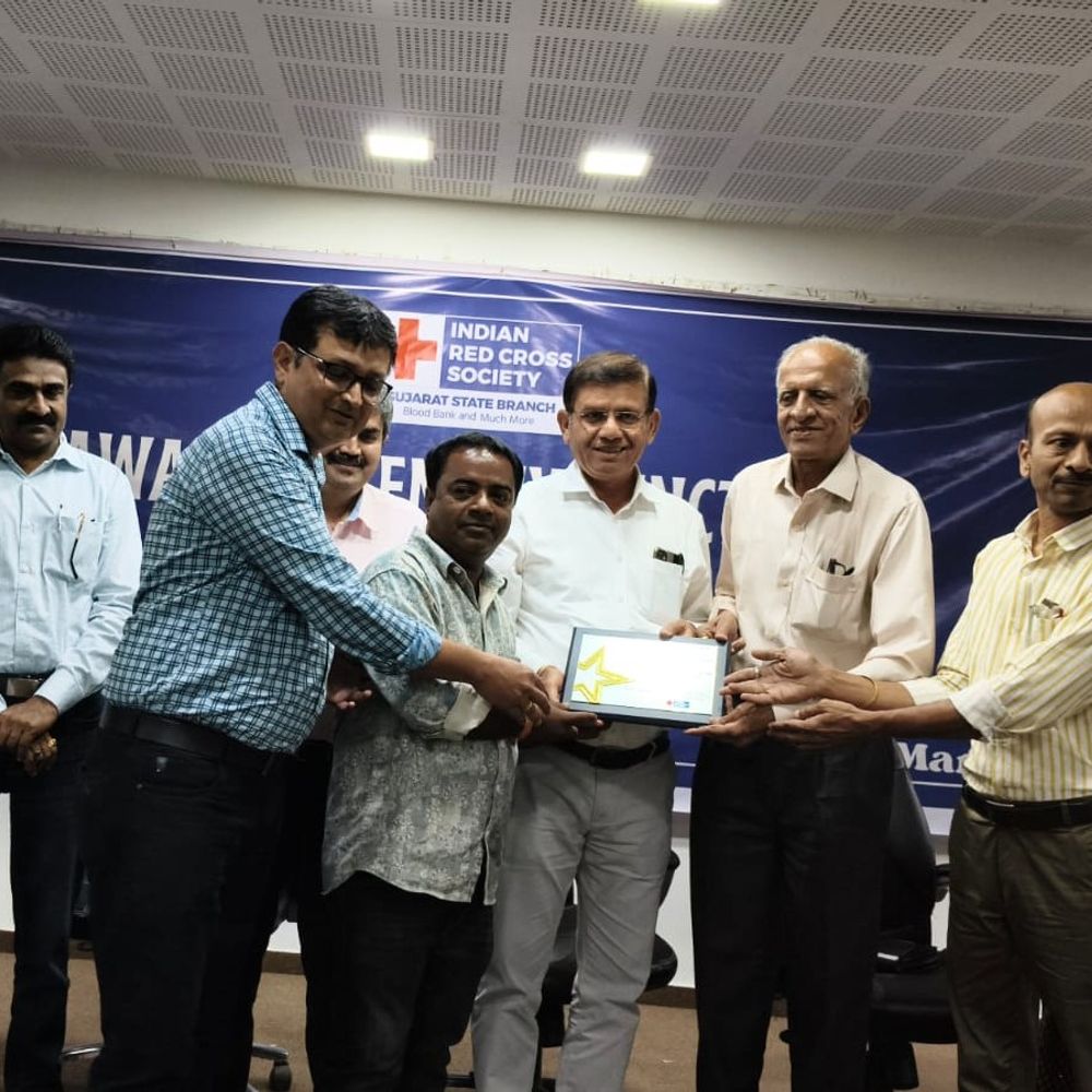 રેડ ક્રોસ ગીર સોમનાથને રાજ્ય રનર્સ અપ એવોર્ડ:પાંચ પ્રકલ્પોમાં ઉત્કૃષ્ટ કામગીરી બદલ અમદાવાદમાં આયોજિત કાર્યક્રમમાં સન્માન કરાયું
