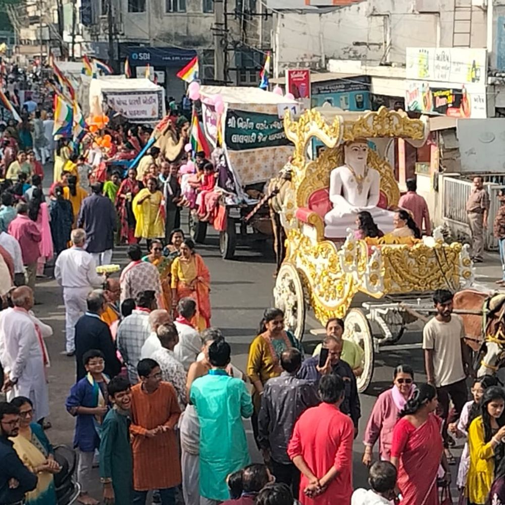 જામનગરમાં મહાવીર જયંતીની ઉજવણી:જૈન સમાજ દ્વારા રથયાત્રા અને ધાર્મિક કાર્યક્રમોનું આયોજન