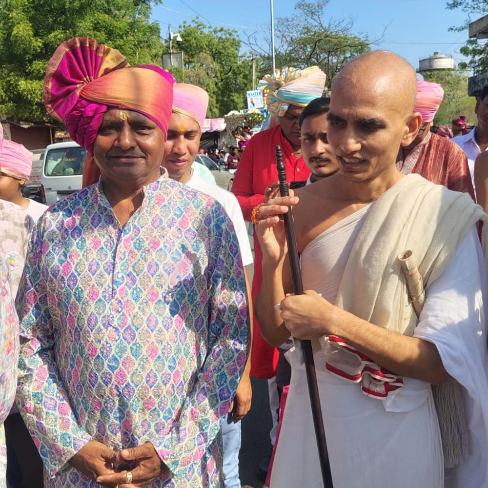 બોટાદમાં મહાવીર જન્મ કલ્યાણક ઉજવાયો:શહેરમાં મુખ્ય માર્ગો પર શોભાયાત્રા નીકળી