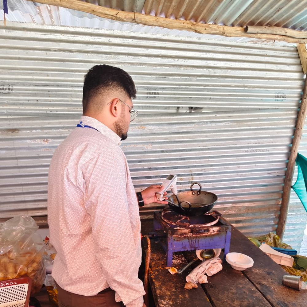 ફૂડ વિભાગની તવાઈ:માધવપુર મેળામાં ફૂડ વિભાગે 15 કિલો અખાદ્ય તેલનો નાશ કરી 225 તેલના સેમ્પલની સ્થળ પર તપાસ કરી