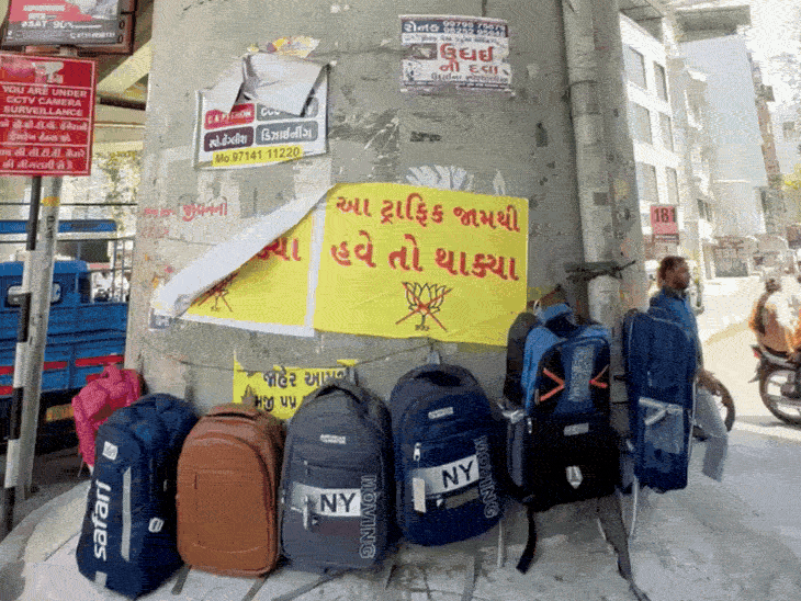 સુરતમાં ભાજપ વિરુદ્ધ પોસ્ટર વોર: 3 સામે FIR, જાહેર દિવાલો પર સૂત્રોચ્ચાર અને કમળ પર લાલ ચોકડીવાળા પોસ્ટર લગાવાયા.