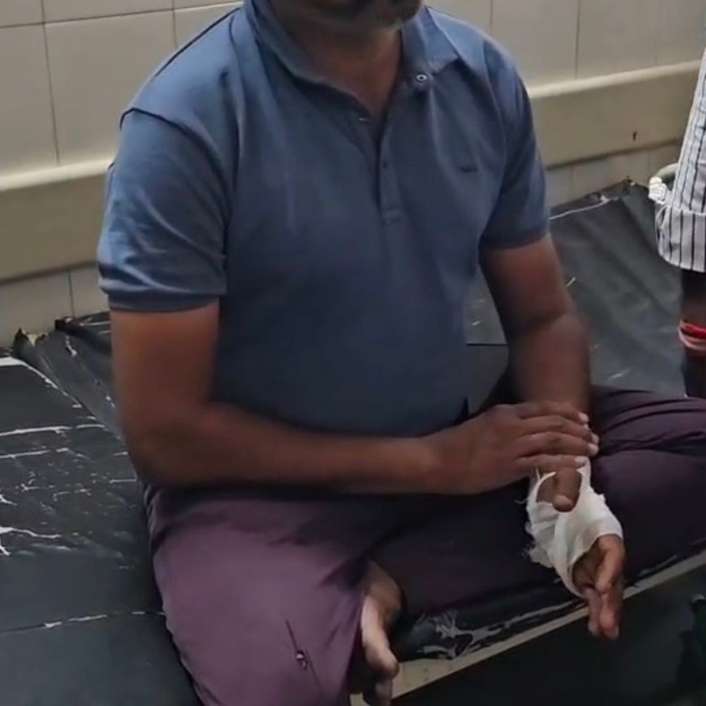 ₹20ની ફાટેલી નોટ બાબતે વેપારી-ગ્રાહક વચ્ચે ઝપાઝપી:મહિલા સહિત 3 ઇજાગ્રસ્ત, 5 સામે ફરિયાદ; જહુરપુરા શાકમાર્કેટમાં છૂટાહાથની મારામારીનો વીડિયો વાઈરલ