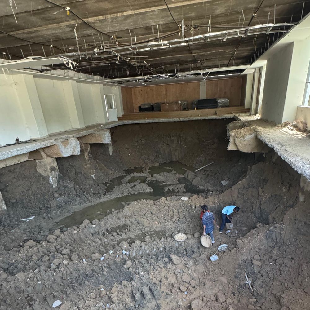 મુખ્યમંત્રીએ ઉદ્ધાટન કર્યા બાદ સત્તાધીશોને યાદ આવ્યું લેબની હાઈટ ઓછી:42 કરોડના ખર્ચે તૈયાર ધ્રુવ કમલ બિલ્ડિંગમાં તોડફોડ; NSUIનો ગુજરાત યુનિવર્સિટી દ્વારા ગંભીર છબરડાનો આક્ષેપ