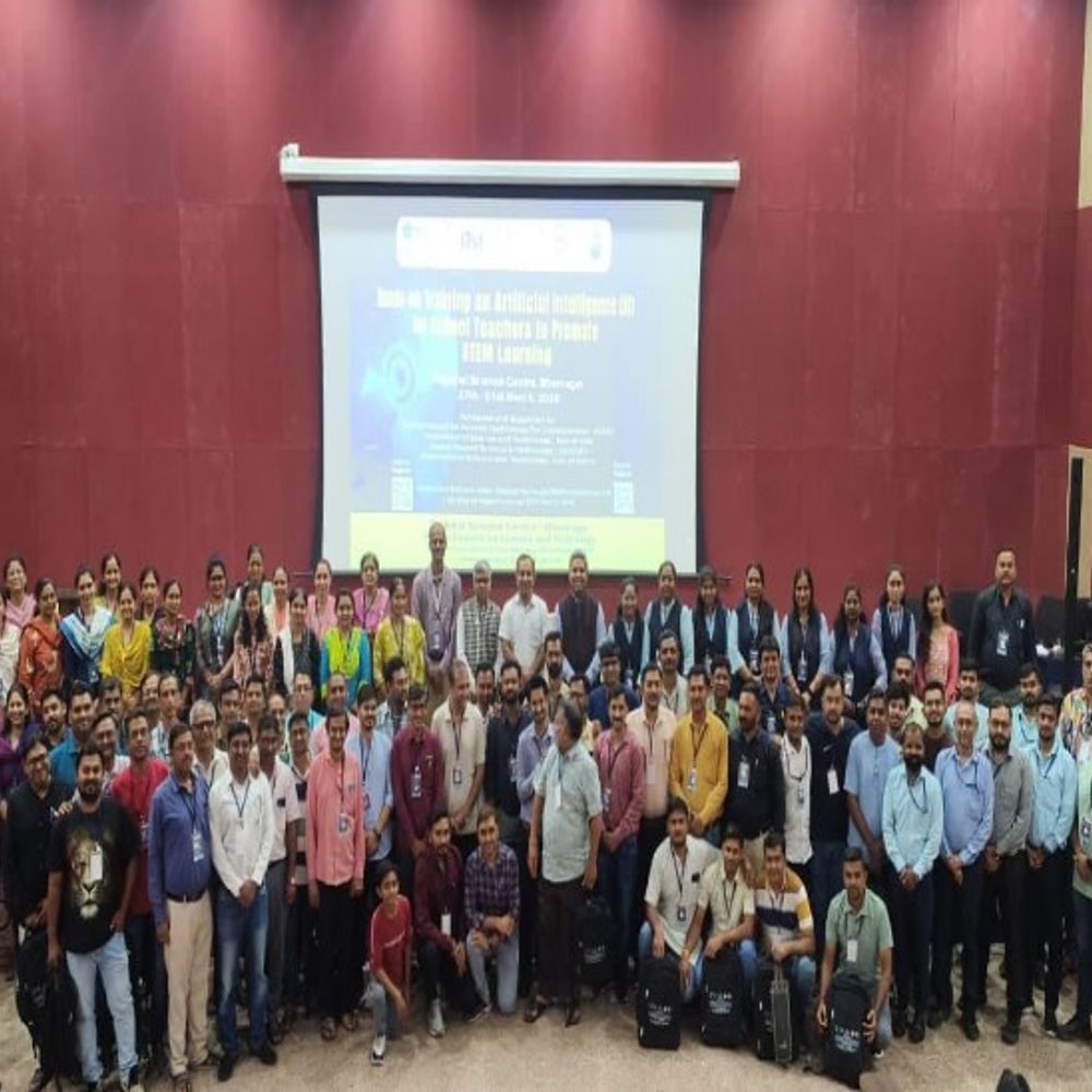 શાળાના શિક્ષકો માટે 5 દિવસીય AI વર્કશોપ યોજાયો:AI પર શિક્ષકોને માર્ગદર્શન, કીટબેગ તથા સર્ટિફિકેટ આપી પ્રોત્સાહિત કર્યા