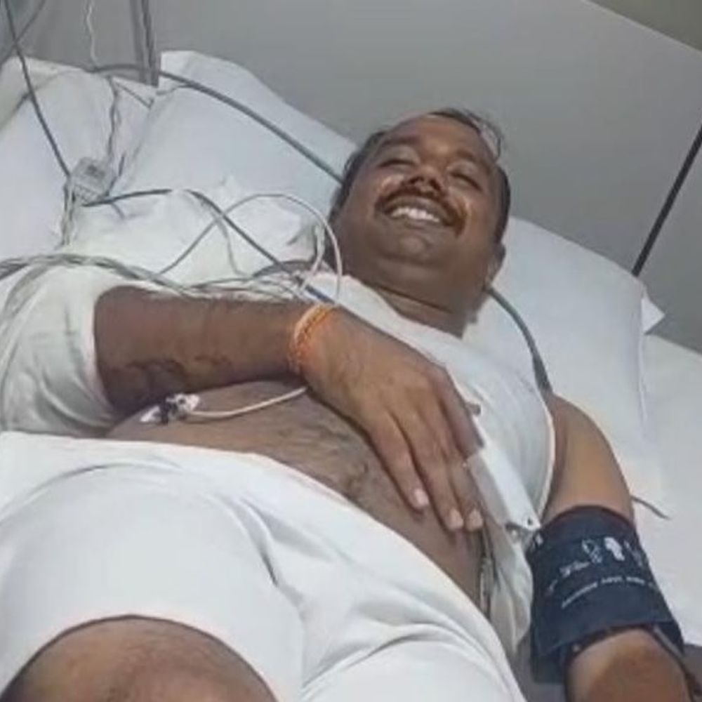 મધરાતે PSIના ફ્લેટમાં બની ફાયરિંગની ઘટના:રિવોલ્વરમાંથી ગોળી છૂટતા PSI પંડ્યા અને એક મહિલા ઇજાગ્રસ્ત, ઉચ્ચ પોલીસ અધિકારીઓ ઘટનાસ્થળે દોડ્યા