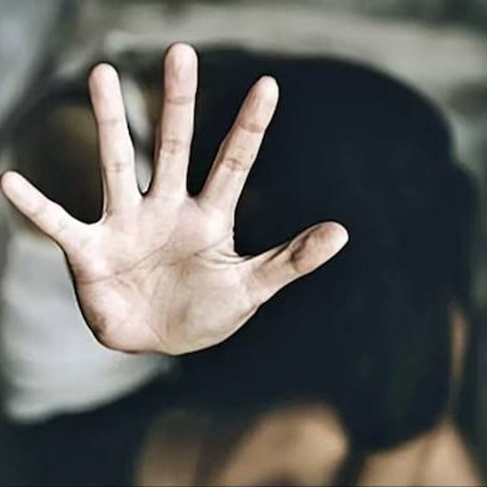 સુરતમાં 24 કલાકમાં બળાત્કારની બે FIR:ઘરે જમવા આવતાં મિત્રએ જ મિત્રની પત્ની પર દાનત બગાડી, પટ્ટાથી મારમારી પડોશીએ યુવતીને હવસનો શિકાર બનાવી