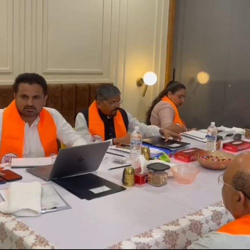 સેન્સ પ્રક્રિયાના પહેલા દિવસે 776ની દાવેદારી:વડોદરા મહાનગરપાલિકામાં ભાજપના દાવેદારોનો રાફડો ફાટ્યો, આજે બાકી રહેલા વોર્ડની સેન્સ પ્રક્રિયા