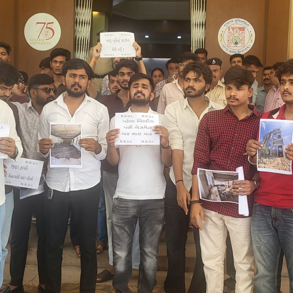 ગુજરાત યુનિ.માં બનેલી નવી બિલ્ડિંગમાં તોડફોડ કરતા NSUIનો હોબાળો:લેબની હાઈટ વધારવા બિલ્ડીંગનું આયુષ્ય ઘટાડ્યાનો આક્ષેપ, કુલપતિએ કહ્યું- 'પૂર્વ VCના સમયનું કામ'