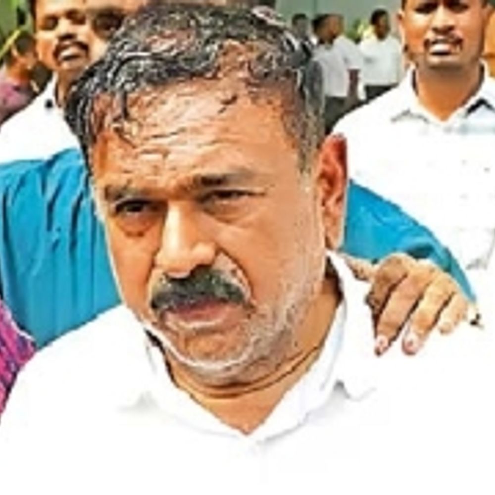 તપાસ:ઢોંગી બાબા ખરાત ચાર અલગ અલગ મોબાઈલ નંબરનો ઉપયોગ કરતો હતો