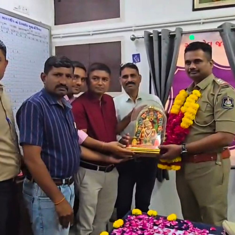 બોટાદ PI ખરાડીની દેવભૂમિ દ્વારકા બદલી:ટાઉન પોલીસ સ્ટેશનમાં વિદાય સમારોહ યોજાયો