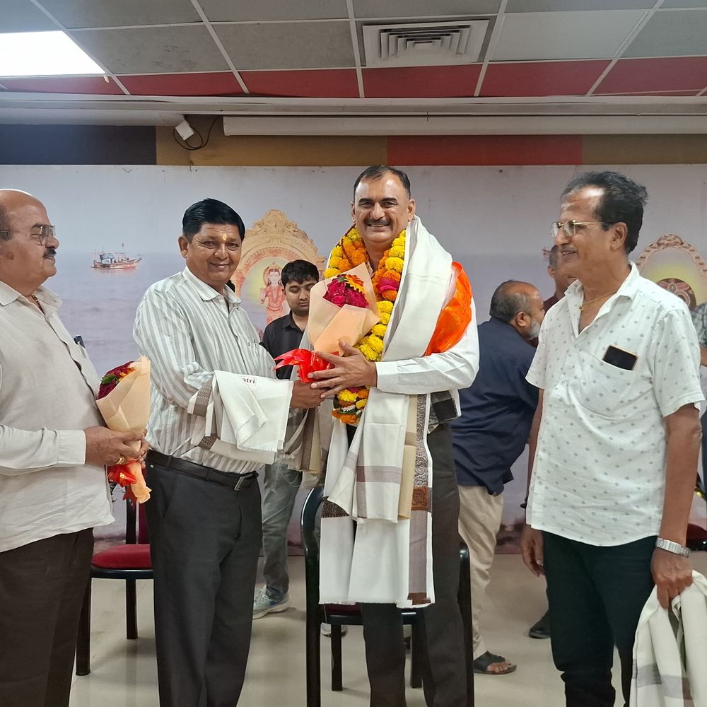 PI એચ.આર. ગોસ્વામીની સોમનાથથી સુરત બદલી: વેપારીઓ, સંસ્થાઓ અને પોલીસ દ્વારા ભાવભીની વિદાય અપાઈ.