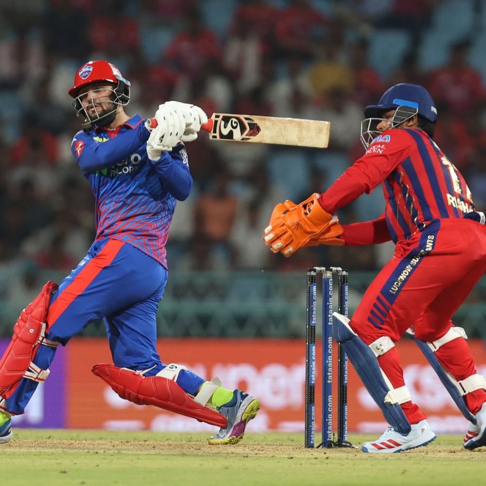 સમીર-સ્ટબ્સે દિલ્હીને કપરી પરિસ્થિતિમાંથી બહાર કાઢ્યું:બન્ને વચ્ચે 100+ રનની પાર્ટનરશીપ; રિઝવીએ ચોગ્ગો ફટકારીને ફિફ્ટી ફટકારી