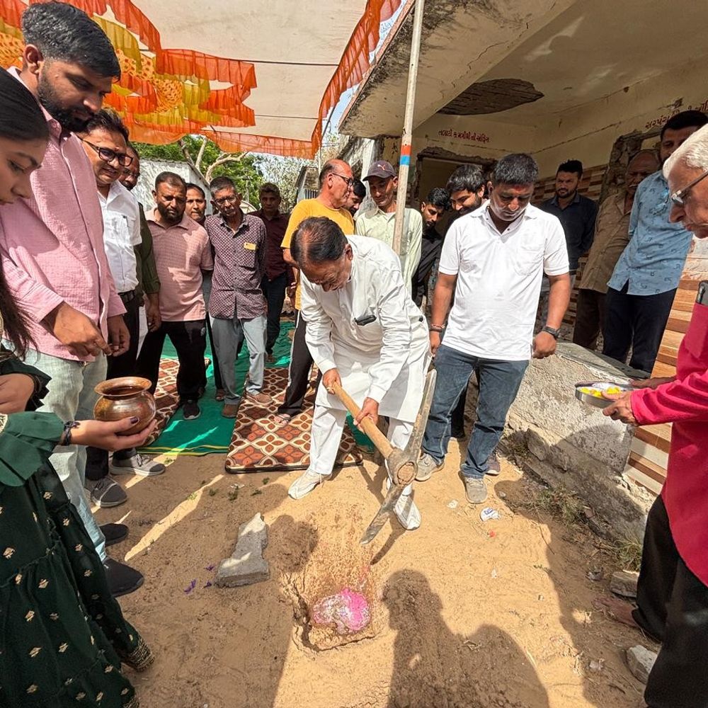 હિંમતનગરના ધારાસભ્યે આગીયોલમાં ખાતમુહૂર્ત કર્યું:ચેકડેમ અને નવીન પંચાયત ભવનનું ભૂમિપૂજન કરાયું