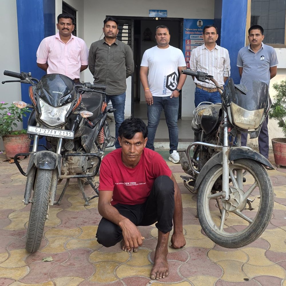 મહીસાગર LCBએ બે ચોરાયેલી બાઇક સાથે એક શખસને ઝડપ્યો:બાકોર વિસ્તારમાંથી આરોપી ઝડપાયો, અમદાવાદ ગ્રામ્યમાં ગુનો નોંધાયો હતો