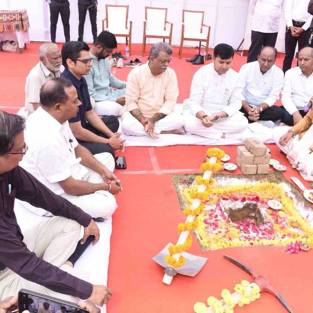 પાલનપુરમાં 60 કરોડના ખર્ચે બનશે અત્યાધુનિક કલેક્ટર કચેરી:મંત્રી પ્રવીણ માળીના હસ્તે ભૂમિપૂજન, ભવનમાં આધુનિક મીટિંગ હોલ, કોન્ફરન્સ તેમજ સેવા સંબંધિત તમામ સુવિધાઓ ઉપલબ્ધ