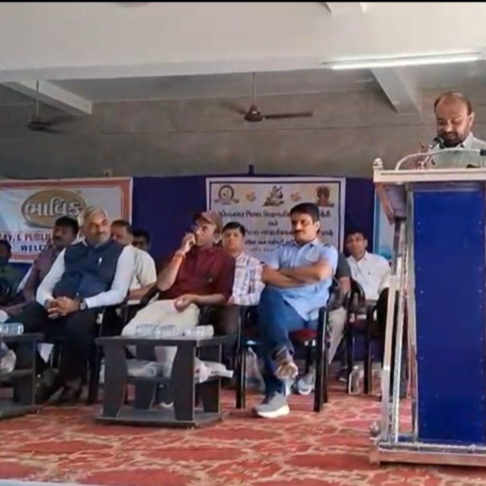 સુરેન્દ્રનગર જિલ્લા આચાર્ય સંઘનું વાર્ષિક અધિવેશન:દ્વારકા ખાતે જિલ્લાની ત્રણ શ્રેષ્ઠ શાળાઓના આચાર્યો અને સંચાલકોનું સન્માન કરાયું