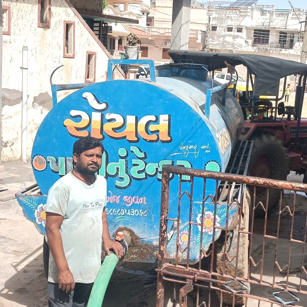 સમસ્યા:પાલનપુરની 10 સોસાયટીમાં પાણીનું પ્રેશર ઓછું મળતાં રહીશો ટેન્કર લાવવા મજબુર