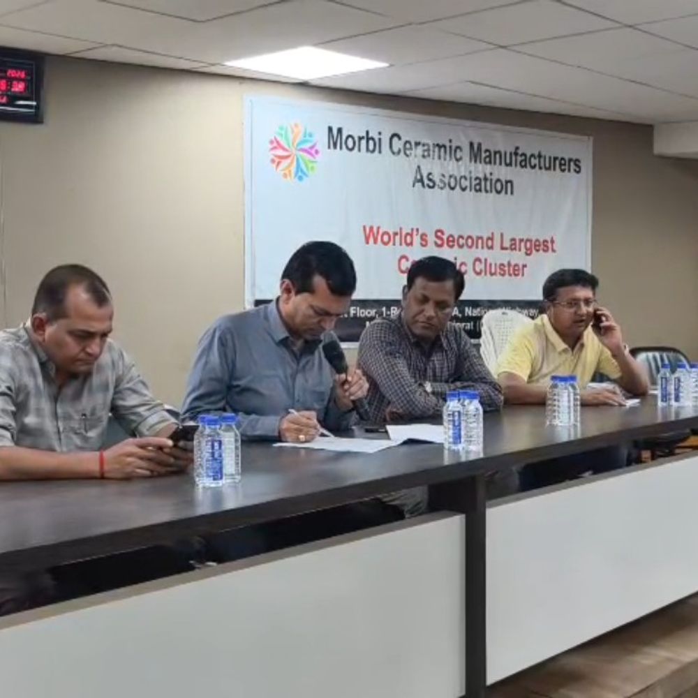 મોરબી સિરામિક વોલ ટાઇલ્સ કારખાનામાં વેકેશન લંબાવવામાં આવ્યું:ગેસના અભાવે હવે 1 મે સુધી કારાખાના બંધ રહેશે, બેઠકમાં સામૂહિક નિર્ણય લેવાયો
