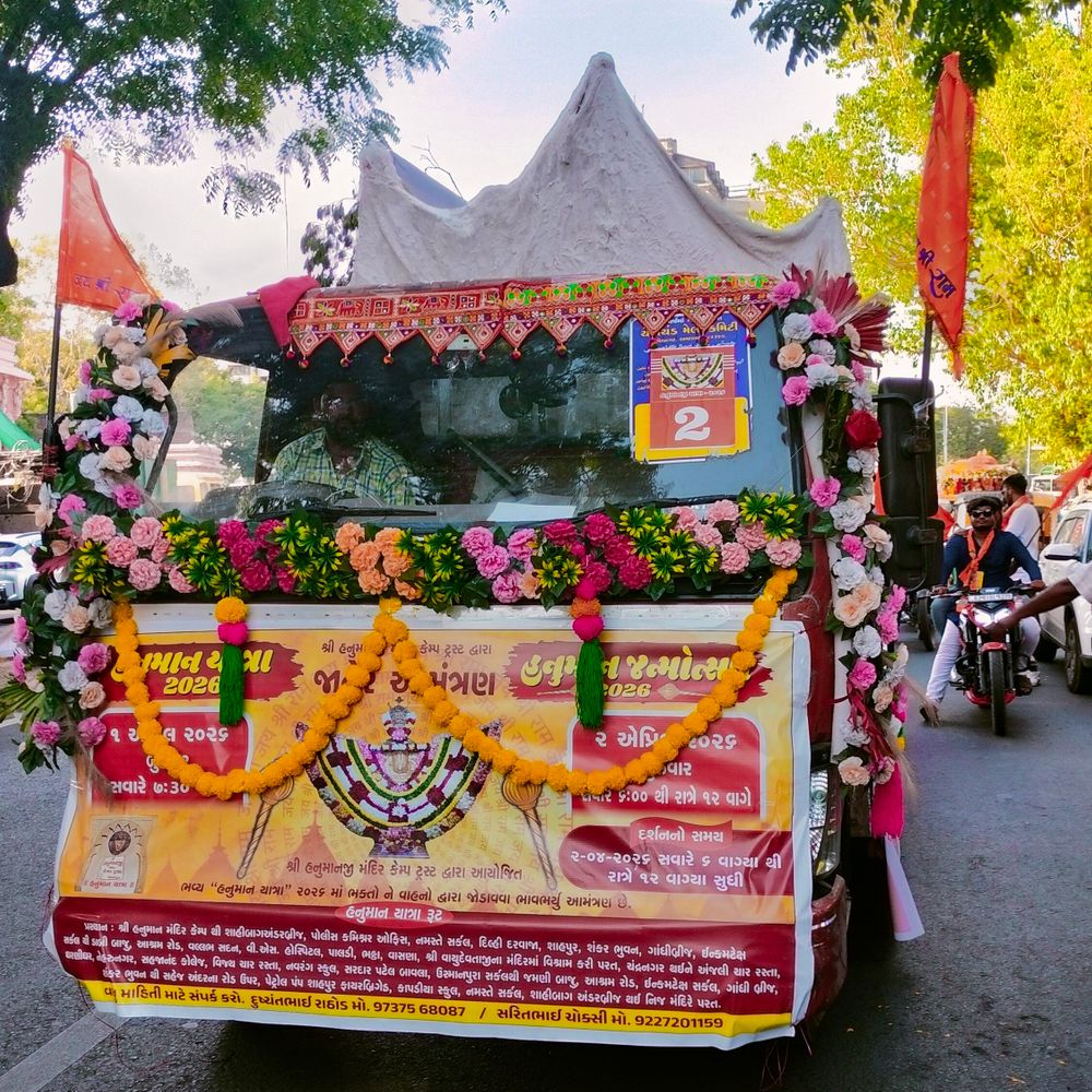 વિશ્વ હિન્દુ પરિષદ બજરંગદળ દ્વારા ઠંડા પીણાનું વિતરણ:કેમ્પ હનુમાજી મંદિર યાત્રામાં નારણપુરા દ્વારા સેવા કરાયું