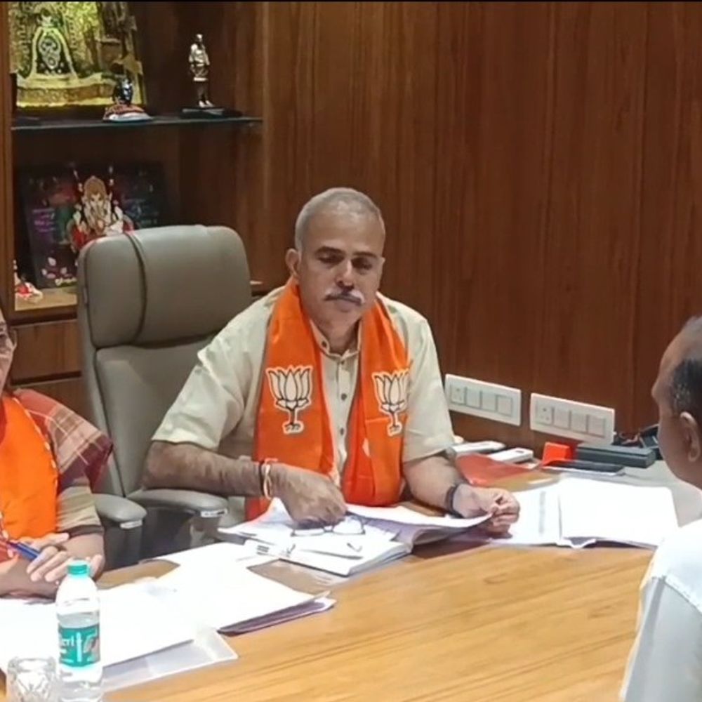 સુરેન્દ્રનગરમાં મનપા ચૂંટણી માટે સેન્સ પ્રક્રિયા શરૂ:ઉમેદવાર પસંદગી માટે ત્રણ નિરીક્ષકો હાજર, દાવેદારી નોંધાવવા કમલમમાં ભીડ જામી